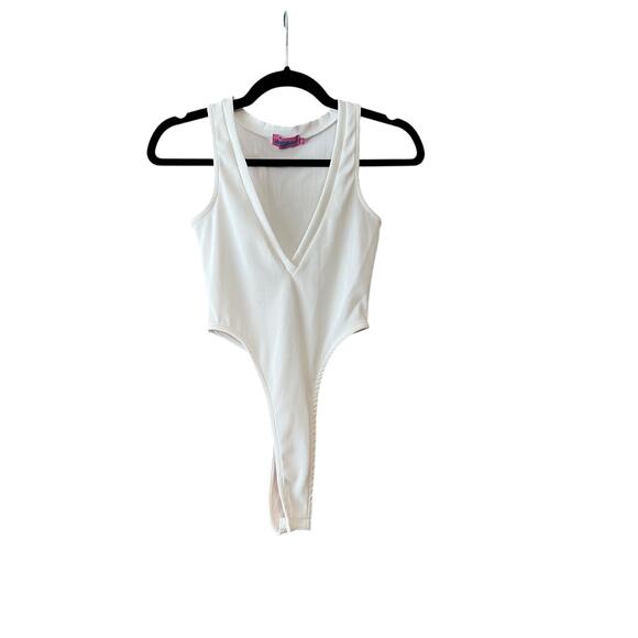 Edikted Women's High Cut Ribbed V Neck Sleeveless Bodysuit White Size XS - Picture 2 of 11